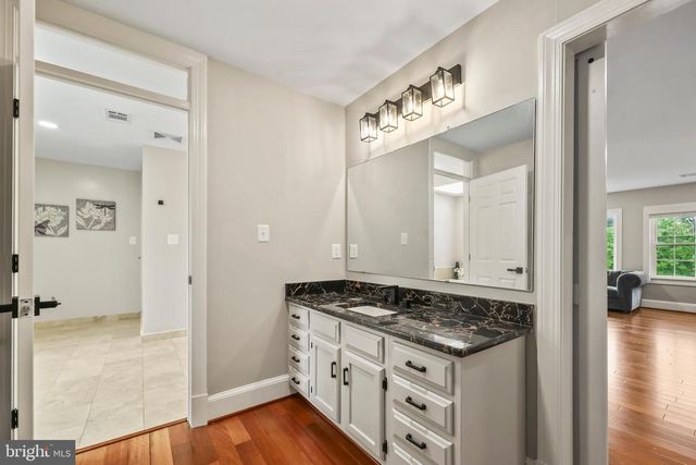 517 SENECA RD, Great Falls, VA 22066