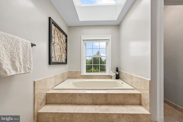 517 SENECA RD, Great Falls, VA 22066