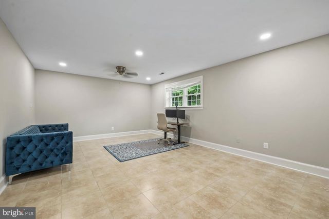 517 SENECA RD, Great Falls, VA 22066