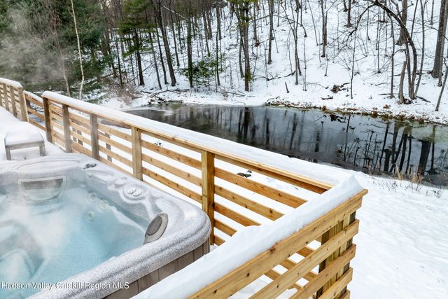 257 W Saugerties Road, Woodstock, NY 12498