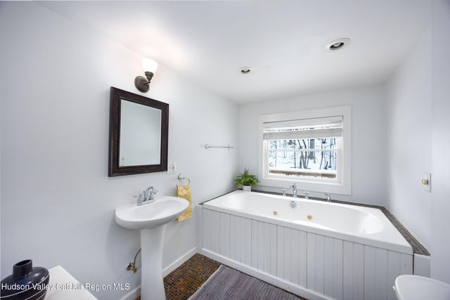 257 W Saugerties Road, Woodstock, NY 12498