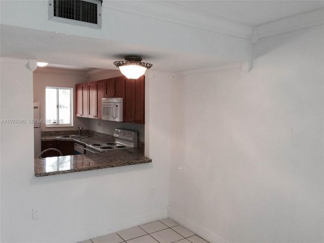 2780 W 76th St 205, Hialeah, FL 33016