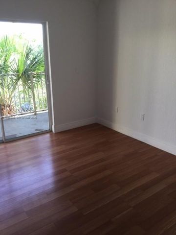 2780 W 76th St 205, Hialeah, FL 33016