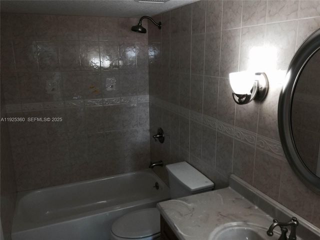 2780 W 76th St 205, Hialeah, FL 33016