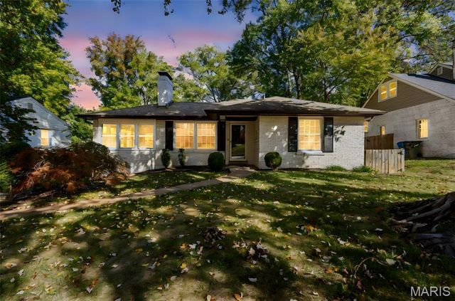 1025 Glenmoor Lane, St Louis, MO 63122