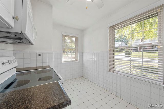 1025 Glenmoor Lane, St Louis, MO 63122