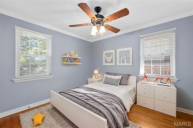 1025 Glenmoor Lane, St Louis, MO 63122