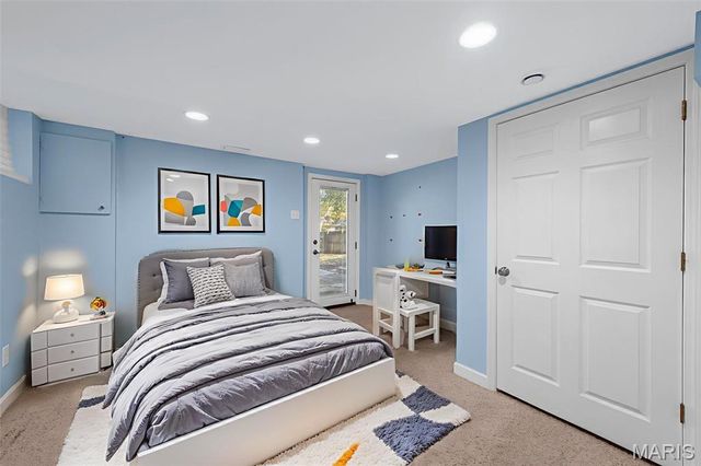 1025 Glenmoor Lane, St Louis, MO 63122