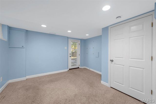 1025 Glenmoor Lane, St Louis, MO 63122