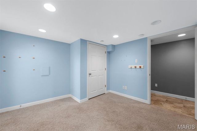 1025 Glenmoor Lane, St Louis, MO 63122