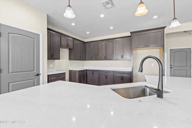 1577 E Gambel Way, Benson, AZ 85602