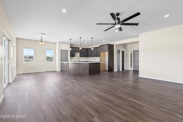 1577 E Gambel Way, Benson, AZ 85602