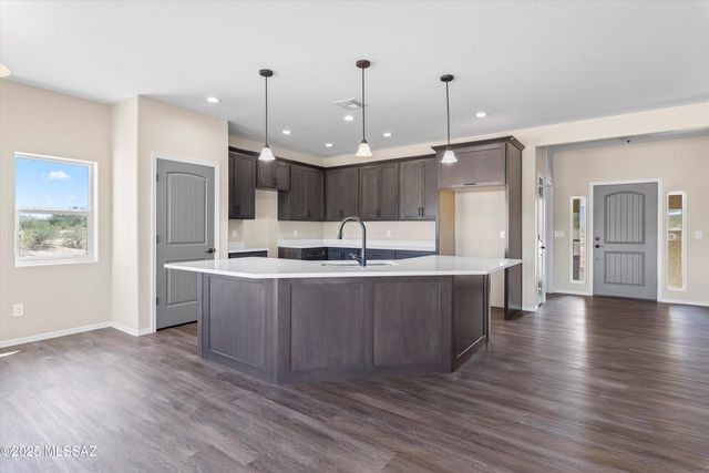 1577 E Gambel Way, Benson, AZ 85602