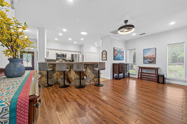 211 Lake Walden Cove, Montgomery, TX 77356