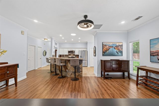 211 Lake Walden Cove, Montgomery, TX 77356