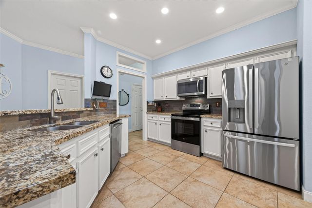 211 Lake Walden Cove, Montgomery, TX 77356