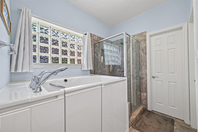 211 Lake Walden Cove, Montgomery, TX 77356