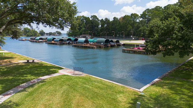 211 Lake Walden Cove, Montgomery, TX 77356