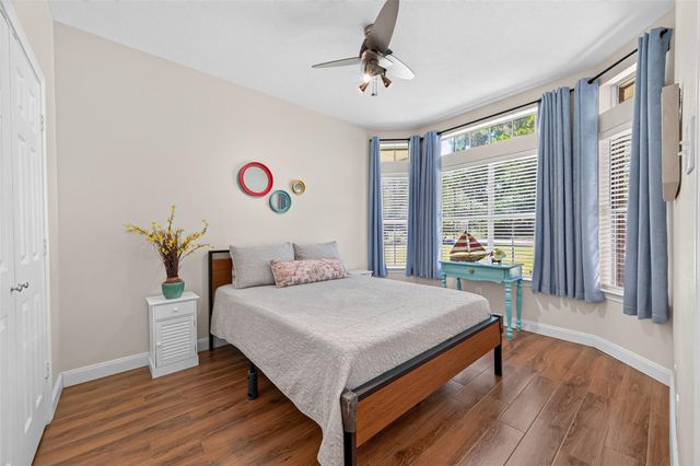 211 Lake Walden Cove, Montgomery, TX 77356
