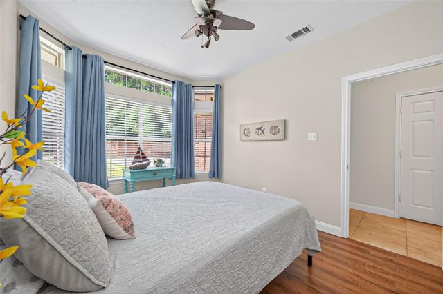211 Lake Walden Cove, Montgomery, TX 77356