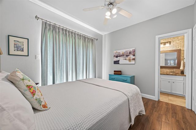 211 Lake Walden Cove, Montgomery, TX 77356