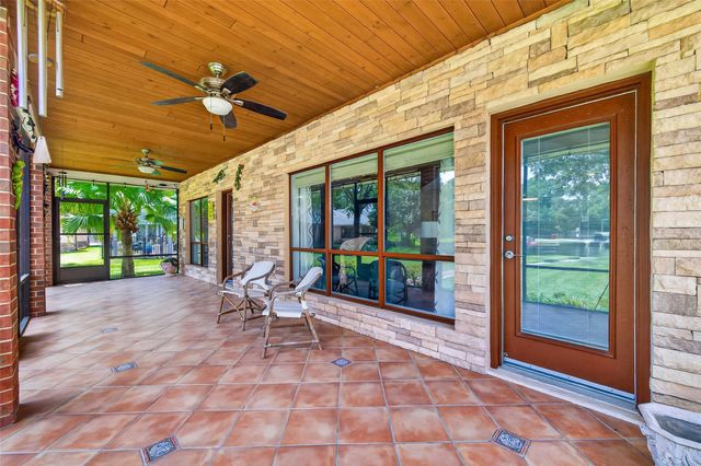 211 Lake Walden Cove, Montgomery, TX 77356