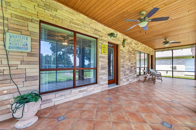 211 Lake Walden Cove, Montgomery, TX 77356