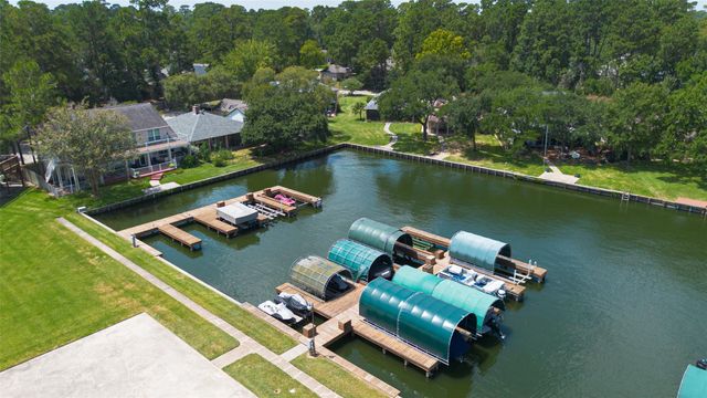 211 Lake Walden Cove, Montgomery, TX 77356