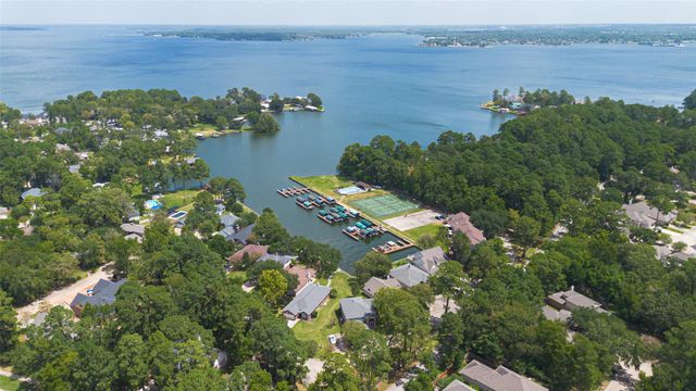 211 Lake Walden Cove, Montgomery, TX 77356