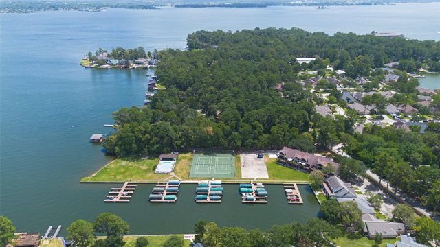 211 Lake Walden Cove, Montgomery, TX 77356