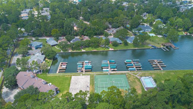 211 Lake Walden Cove, Montgomery, TX 77356