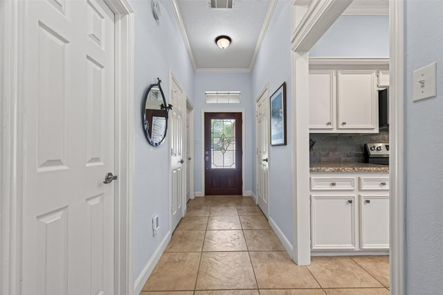211 Lake Walden Cove, Montgomery, TX 77356