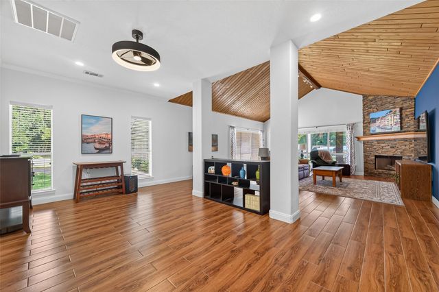 211 Lake Walden Cove, Montgomery, TX 77356
