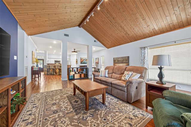 211 Lake Walden Cove, Montgomery, TX 77356