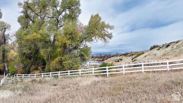 2075 E CANYON RD, Smithfield, UT 84335