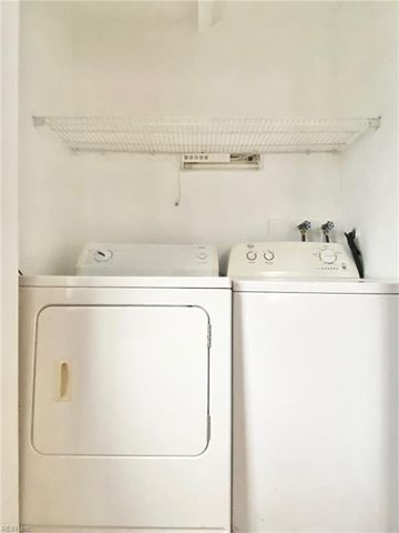 154 Armstrong DR, Hampton, VA 23669