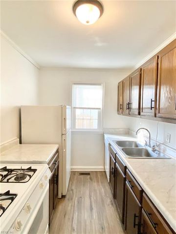 154 Armstrong DR, Hampton, VA 23669