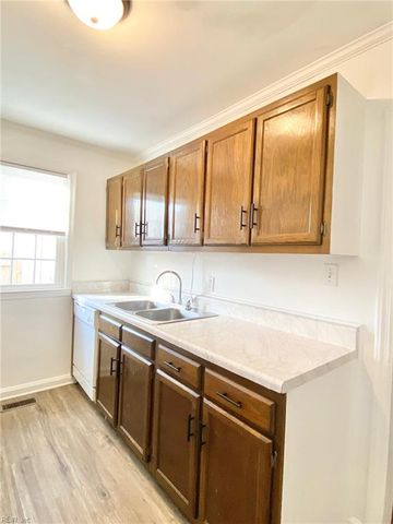 154 Armstrong DR, Hampton, VA 23669