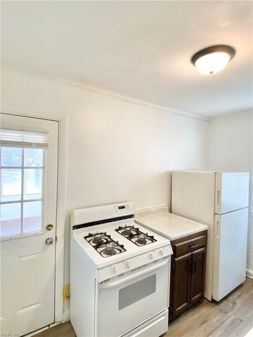 154 Armstrong DR, Hampton, VA 23669