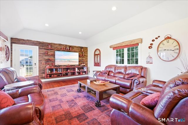 271 Putnam Road, Pomfret, CT 06259