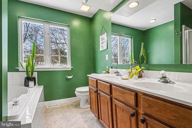 207 EDENDERRY WAY, Enola, PA 17025