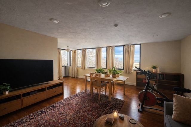 77 Adams St 303, Quincy, MA 02169