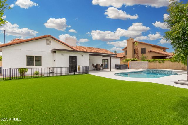 102 S HONEYSUCKLE Lane, Gilbert, AZ 85296