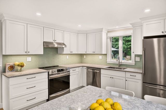 50 Pine St, Falmouth, MA 02556