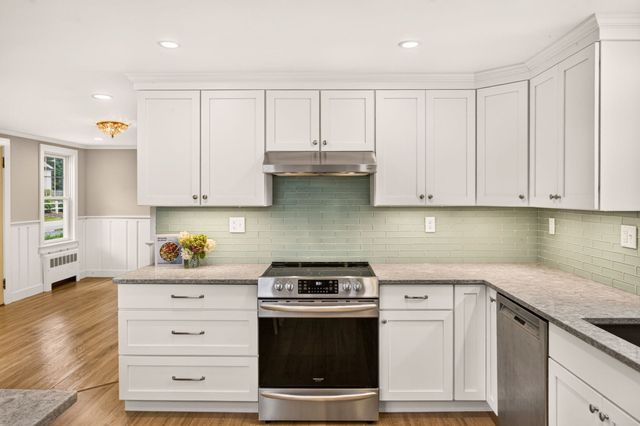 50 Pine St, Falmouth, MA 02556