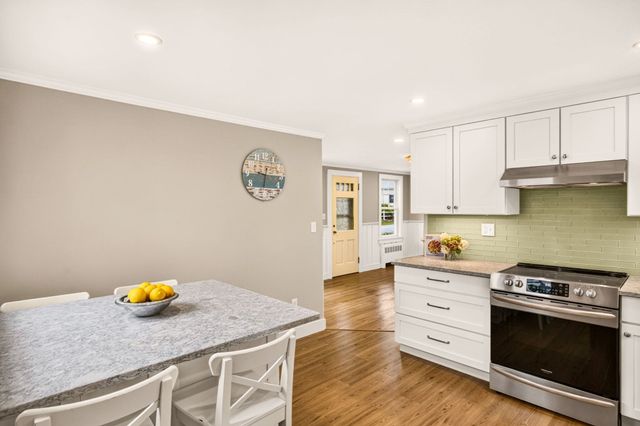 50 Pine St, Falmouth, MA 02556