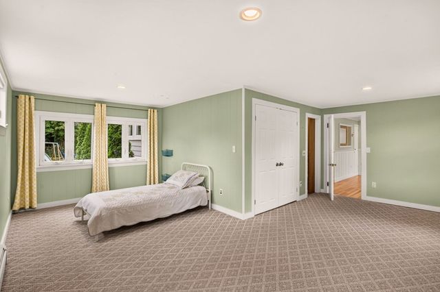 50 Pine St, Falmouth, MA 02556