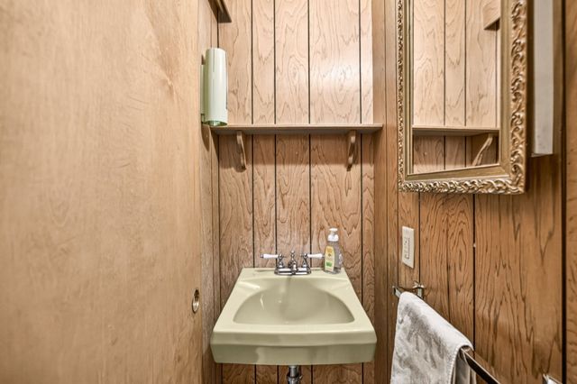 50 Pine St, Falmouth, MA 02556