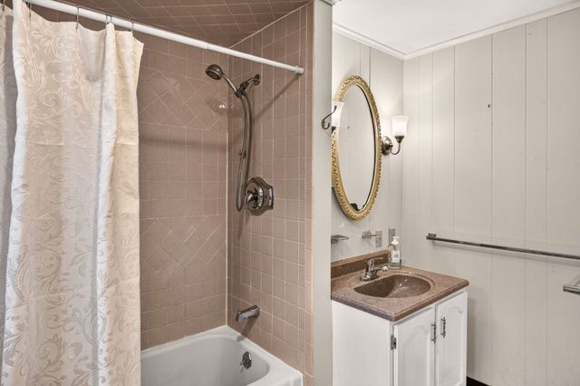 50 Pine St, Falmouth, MA 02556