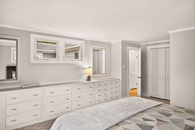 50 Pine St, Falmouth, MA 02556